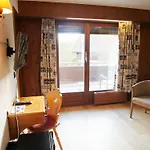Between Hotel