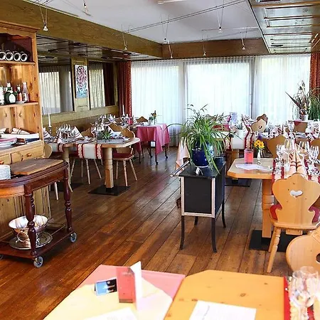 Between Boutique 3*