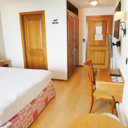 Between Boutique 3*