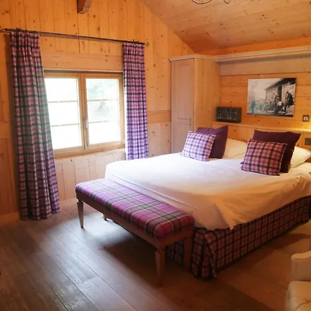 Between מלון Chamoson