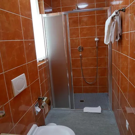 Hotel Between