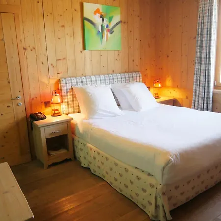 Hotel Between