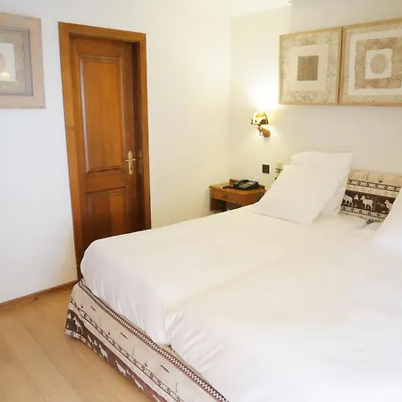 Between Boutique 3*
