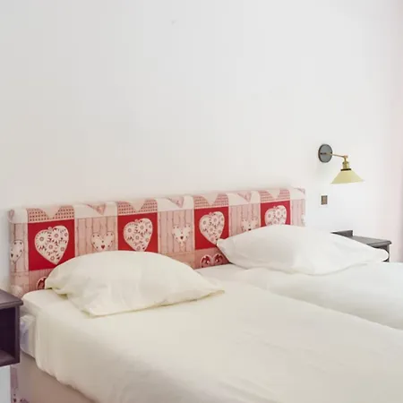 Between Boutique 3*