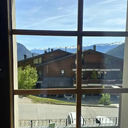 Hotel Between