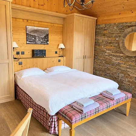 Hotel Between